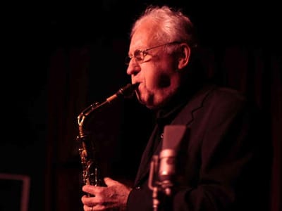 Saxofonista Lee Konitz morreu devido à Covid-19 - TVI