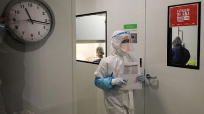 Erradicação global da covid-19 é “provavelmente viável”, defendem especialistas - TVI