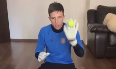 VÍDEO: jogador de Luís Castro treina com mini-baliza e bola de ténis - TVI