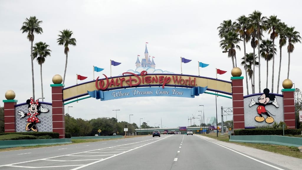 Covid-19: parques temáticos da Disney não devem voltar a abrir este ano
