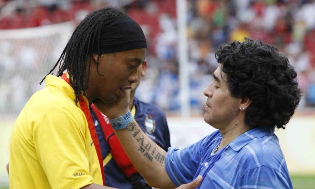 Maradona e Ronaldinho (AP)