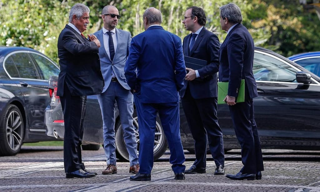 Presidentes de FPF, Liga, Benfica, FC Porto e Sporting recebidos em São Bento (Lusa)