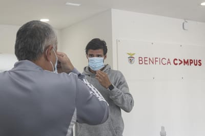 Benfica: regresso à relva com doze jogadores no turno matinal - TVI