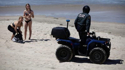 Praia de Matosinhos reaberta a banhos após análises apresentarem valores normais - TVI