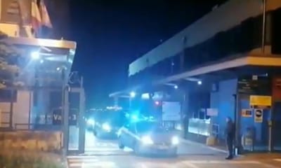 VÍDEO: polícia escoltou Ronaldo à saída do aeroporto de Turim - TVI