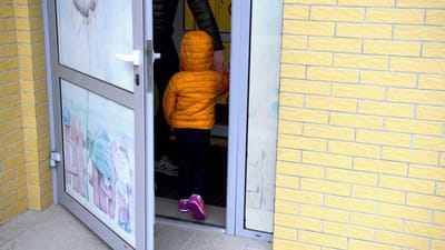 Menina de três anos esquecida em autocarro em Cinfães cerca de seis horas - TVI