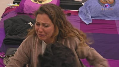 Ana Catharina em lágrimas devido a conflitos - Big Brother