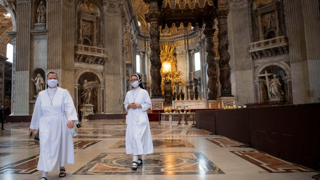 Covid-19: Papa Francisco celebra missa em honra de João Paulo II na reabertura da Basílica de S. Pedro