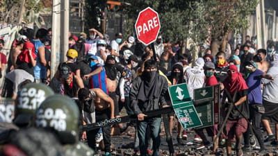 Covid-19: protestos contra a fome acabam em confrontos com a polícia - TVI