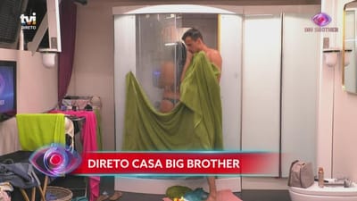 Jéssica e Pedro Alves tomam banho juntos - Big Brother