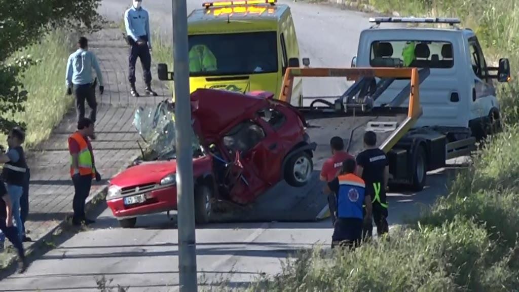 Acidente automóvel faz dois mortos em Fornos de Algodres