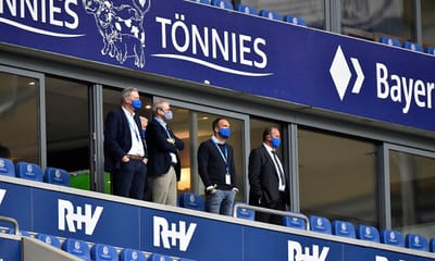 Alemanha: Presidente do Schalke 04 demite-se - TVI