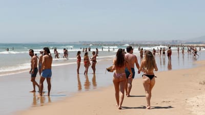 App que indica lotação das praias vale prémio internacional a alunos portugueses - TVI