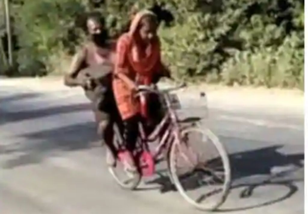 Jyoti Kumari pedalou 1200 quilómetros com o pai na bicicleta