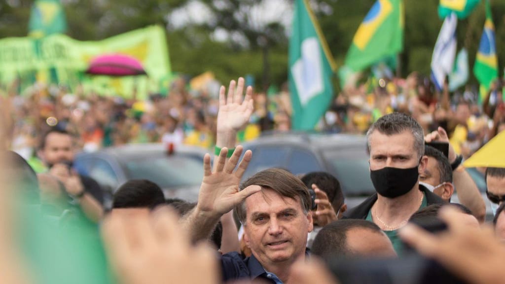Bolsonaro participa em manifestação na capital Brasília