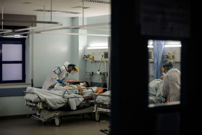 Morreu o primeiro médico infetado com Covid-19 em Portugal - TVI