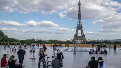 Paris reforça medidas: restaurantes com take-away e supermercados obrigados a fechar às 22:00 - TVI