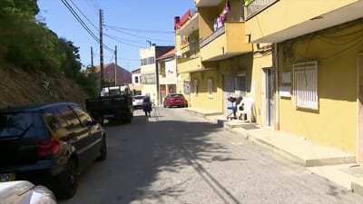 Mulher detida por deixar filha de 4 anos sozinha em casa em Loures - TVI