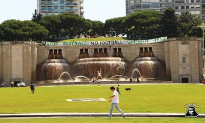 FOTOS: claque do Sporting exibe faixas de protesto contra retoma da Liga - TVI