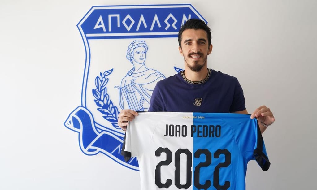 João Pedro renova pelo Apollon até 2022 (Foto: Apollon)