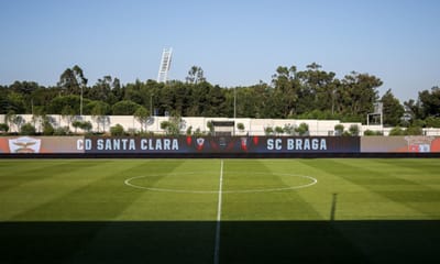 Cidade do futebol com bancada virtual para Santa Clara e Belenenses - TVI