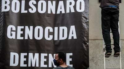 Manifestantes em Lisboa acusam Bolsonaro de cometer "crime de Estado" ao negar pandemia - TVI