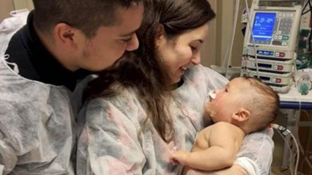 Bebé de cinco meses sobrevive à Covid-19 após 32 dias em coma