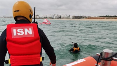 Praticante de kitesurf morre na ria de Alvor em Portimão - TVI