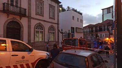 Incêndio no centro do Porto, junto ao Hospital da Ordem de S. Francisco - TVI