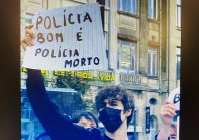 "Polícia bom é polícia morto": PSP identifica manifestante de cartaz no protesto do Porto - TVI
