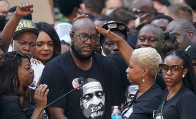 Eleições: irmão de George Floyd recorda mortos por violência racial e policial - TVI