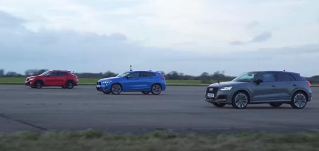 Drag Race T-Roc R, Audi SQ2 e BMW X2 (Reprodução Youtube Carwow)