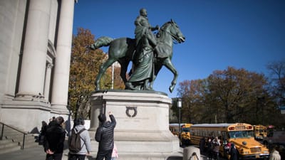Museu nova-iorquino retira estátua de Roosevelt por glorificar racismo - TVI