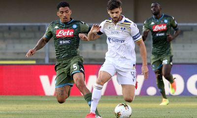 Nápoles bate Miguel Veloso, filho de Simeone dá vitória ao Cagliari - TVI
