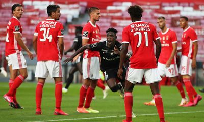 O peso das bolas paradas na crise do Benfica - TVI