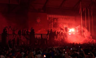 Liverpool critica festejos do título e lembra ameaça da covid-19 - TVI