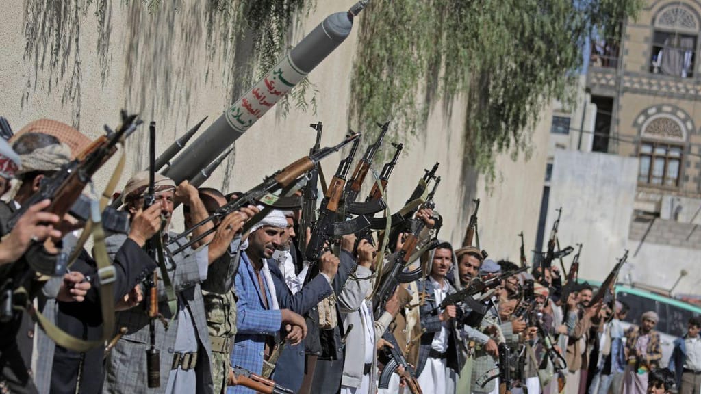 Paradas militares dos rebeldes Houthi no Iémen