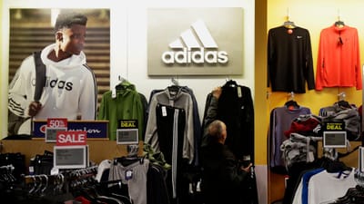 Questões ligadas ao racismo levam diretora da Adidas a renunciar - TVI
