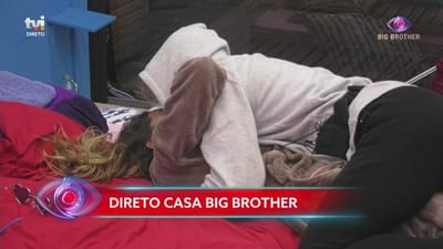 Sónia fica de «boca aberta» ao ver Ana Catharina e Diogo aos beijos - Big Brother