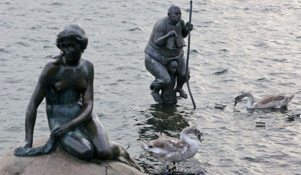Estátua da Pequena Sereia em Copenhaga