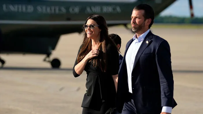 "Estamos descontentes": Trump admite demitir embaixadora na Grécia após polémicas sobre mensagens e luxos pagos por empresários
