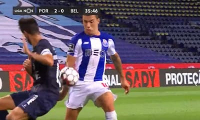VÍDEO: Uribe marca, mas VAR anula 2-0 do FC Porto por braço na bola - TVI