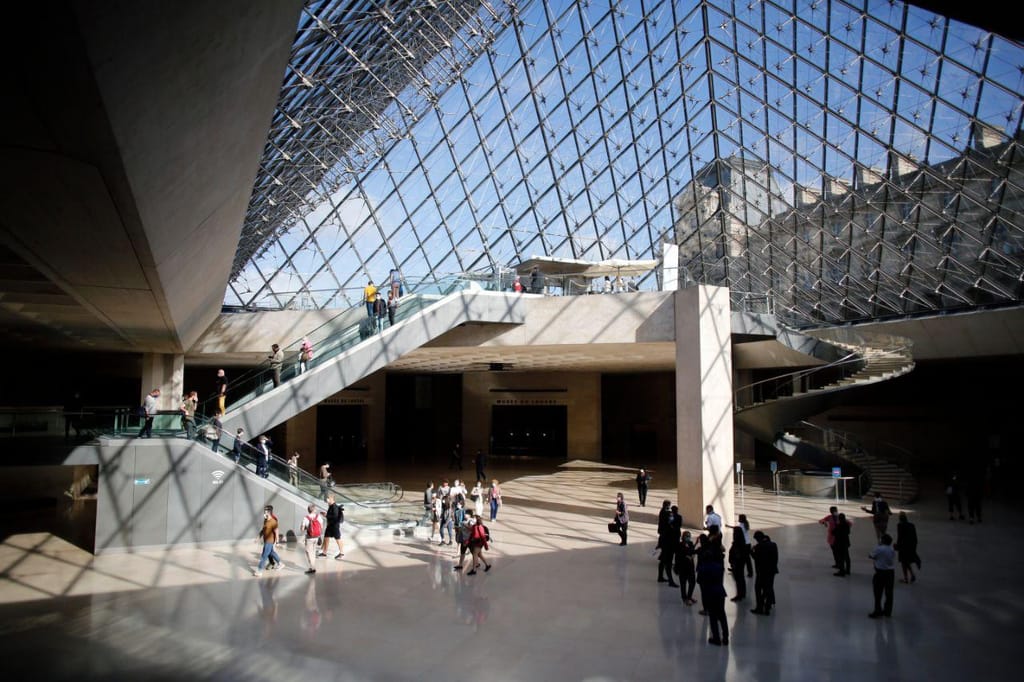 Museu do Louvre reabre