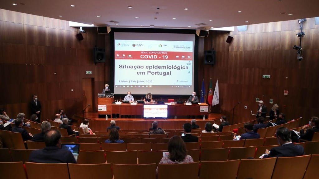 Reunião no Infarmed sobre a situação epidemiológica em Portugal