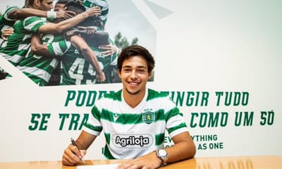 Sporting: Duarte Carvalho assina contrato profissional - TVI