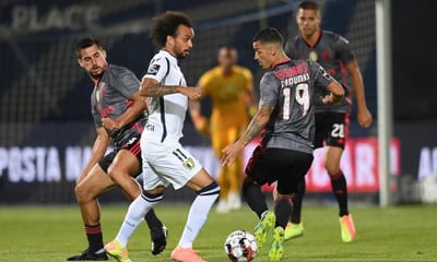 VÍDEO: acabado de entrar, Guga empata o Famalicão-Benfica - TVI