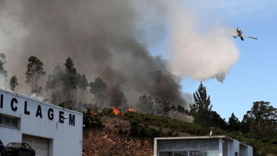 Pela primeira vez, 58 meios aéreos voaram em simultâneo a combater incêndios em Portugal - TVI
