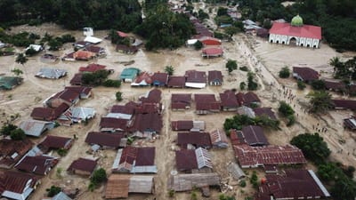 Número de mortos em inundações na Indonésia sobe para 36 e há 66 desaparecidos - TVI