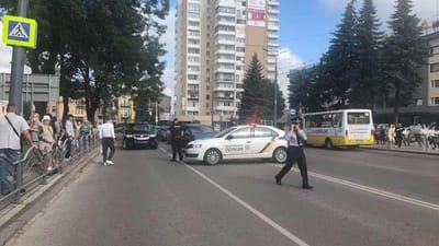 Homem armado sequestra autocarro e faz vários reféns na Ucrânia - TVI