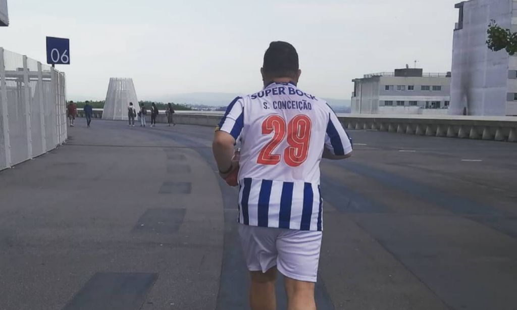 Adepto do FC Porto corre 1000 quilómetros à volta do Dragão (twitter Hélder Rodrigues)